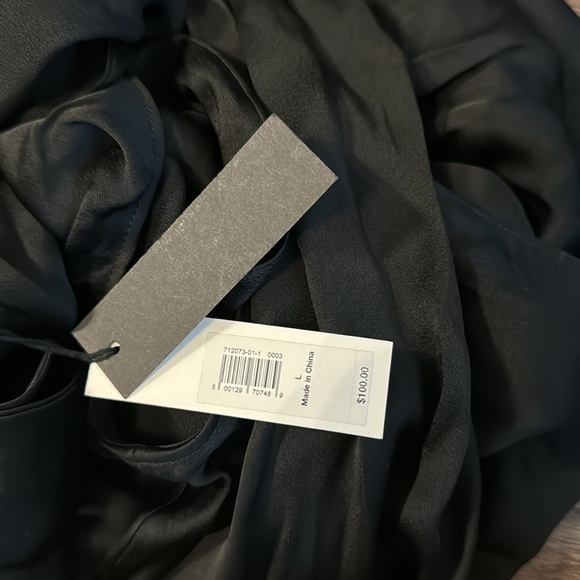 NWT! Banana Republic Black Hammered Satin Cowl-Neck Tank - Size Large 🗺️ - Picture 6 of 8